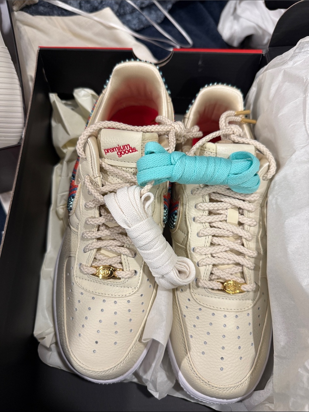 Premium Goods Cream Women's Sneakers with Turquoise Accent NEW size 9